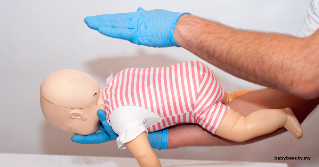 Jangan Panik! 5 Cara Mudah Mengatasi Bayi yang Tersedak Susu